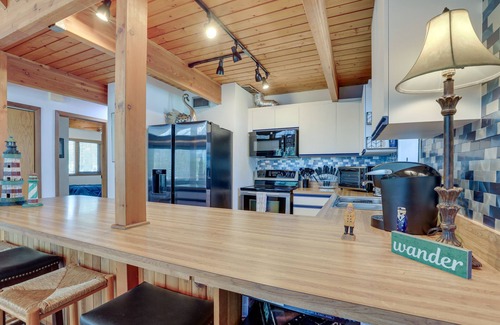 Siesta Key Cottage | Scenic Siesta Key Home ~ 1 Mi to Village & Beach!