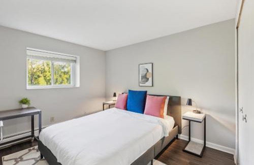 Parma Apartment | Scenic Towers 3020 I Cozy & Comfy I Free Parking