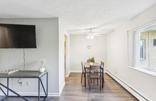 Parma Apartment | Scenic Towers 3020 I Cozy & Comfy I Free Parking