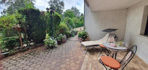 Felsberg Apartment | Schöne Ferienwohnung mit Terrasse und Garten
