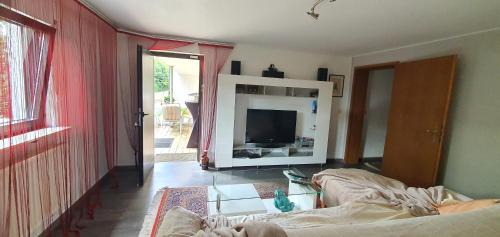 Felsberg Apartment | Schöne Ferienwohnung mit Terrasse und Garten