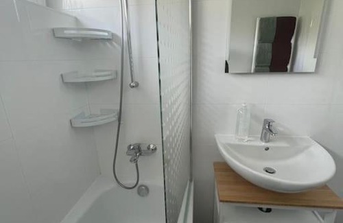 Heusenstamm Apartment | Schönes Apartment am Goldberg See OF01