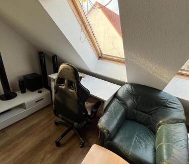 Region Hannover District Apartment | Schönes Haus mit 4 Schlafzimmer Küche Bad WC & Wohnzimmer 2 Parkplätze
