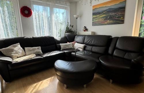 Region Hannover District Apartment | Schönes Haus mit 4 Schlafzimmer Küche Bad WC & Wohnzimmer 2 Parkplätze