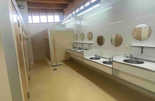 Nes RV Rental | Schitterend Tenthuis, Dichter bij de zee kan Niet!