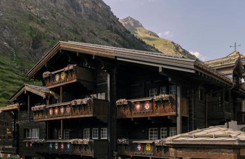 Zermatt Hotel | SCHLOSS Zermatt - CBD & Adaptogenic Spa and Sport Hotel