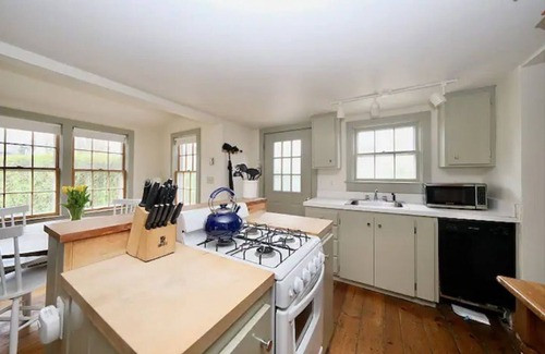 Siasconset House | ‘Sconset Charmer, steps to beach
