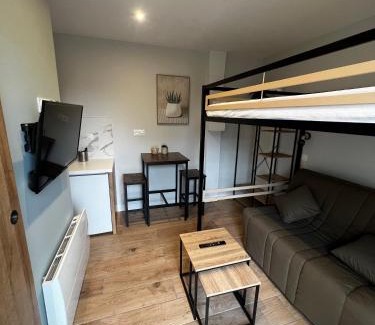 Tregastel Apartment | Scorfel Lodge, Studio 52, GR34, terrasse & calme