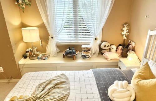 Willoughby House | Scorpion Hiuse Langley -Two rooms Family suite