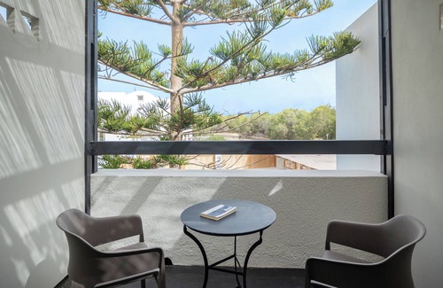 Monolithos Apartment | Scorpios Beach Santorini