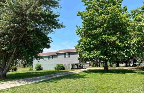 Counce House | Screened Patio on Pickwick River- Boat & RV Parking, Fishing Pier- Dogs allowedn