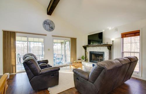 Osage Beach House | Screened Porch and BBQ Margaritaville Resort Escape