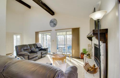 Osage Beach House | Screened Porch and BBQ Margaritaville Resort Escape