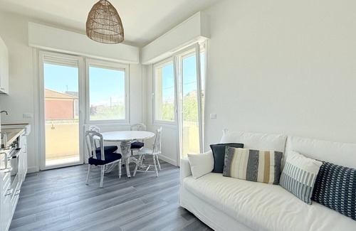 Senigallia Apartment | SE169 – Senigallia, Three-Room Apartment Facing the Sea with Air Conditioning
