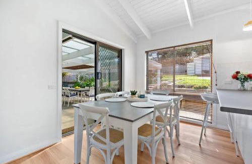 Ocean Grove House | Sea Breeze Coastal Beach House Pet Friendly