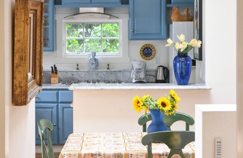 Laguna Beach Cottage | 'Sea Breeze' Cottage-blocks from beach and shopping of Laguna Beach.