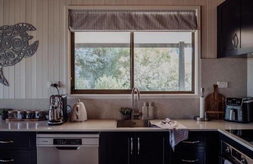 Coles Bay House | Sea Breeze Freycinet - Hot Tub