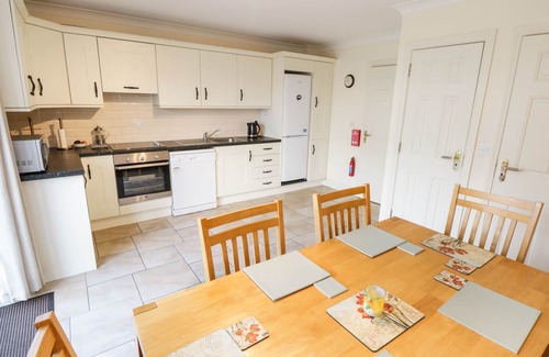 Enniscrone Cottage | SEA BREEZE HOLIDAY HOME, family friendly in Enniscrone, County Sligo