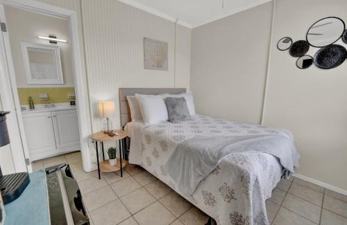 Crescent Beach Hotel | Sea Foam Suites