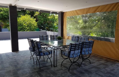 Port Edward House | Sea La Vie- beach cottage