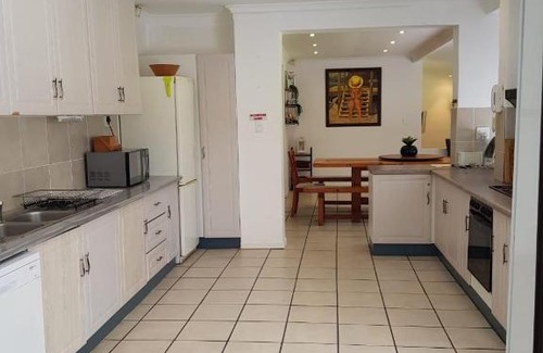 Port Edward House | Sea La Vie- beach cottage