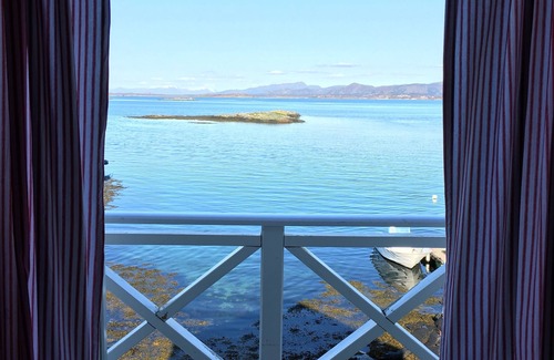 Vevang House | Sea-lined Atlantic Road