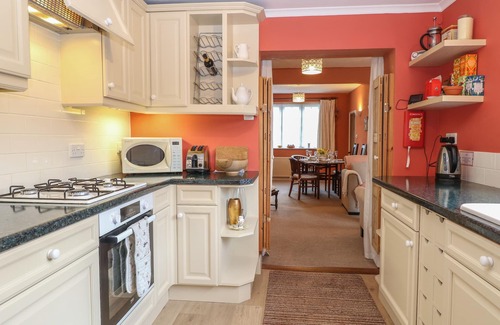 Pakefield Cottage | SEA PEARL, pet friendly, character holiday cottage in Pakefield