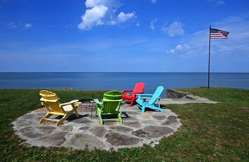 Madison Beach Apartment | SEA SIDE LAKE FRONT COTTAGE