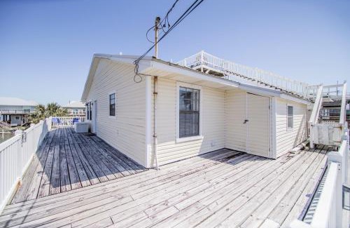 Silver Cay House | Sea Spot - Waterfront! Enjoy dinner on the deck and naps in the shaded hammocks home