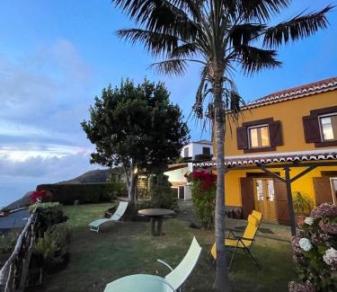 Calheta House | Sea-view house in Fajã da Ovelha with garden and terrace