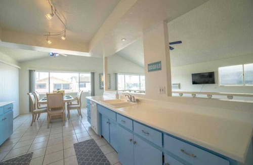 Silver Strand Apartment | Sea View, Pool Table, Surf, Kayak, Bikes, W/d, A/c