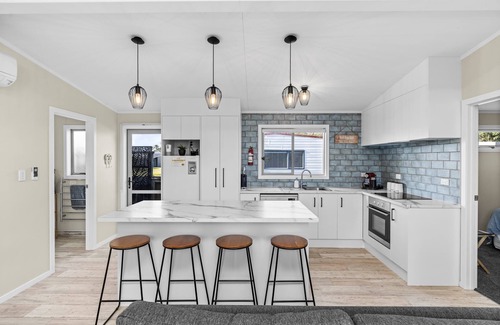 Waihi Beach House | Sea you on Leo Summar