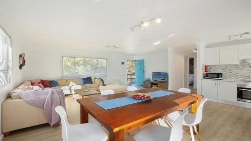 Point Clare House | Seabreeze Retreat