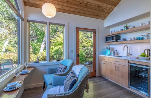 Westhaven-Moonstone Apartment | SeaDance- A Romantic Getaway Overlooking Beach