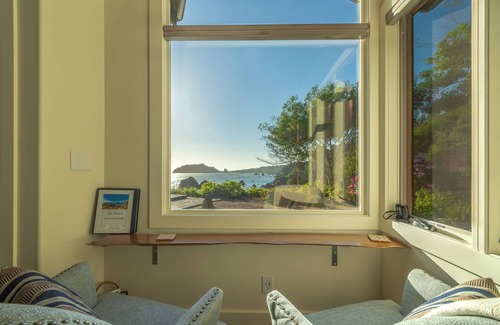 Westhaven-Moonstone Apartment | SeaDance- A Romantic Getaway Overlooking Beach