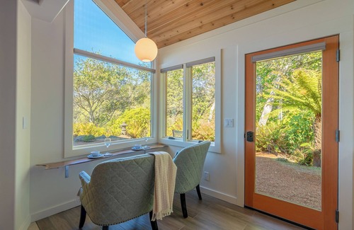 Westhaven-Moonstone Apartment | SeaDance- A Romantic Getaway Overlooking Beach