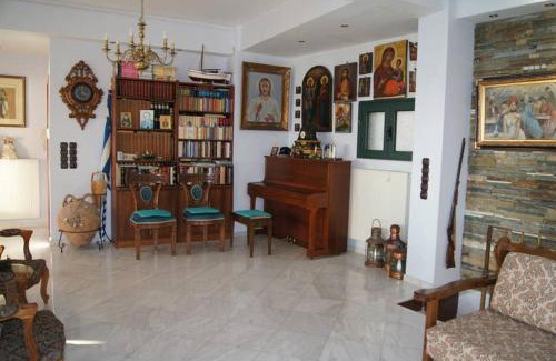 Kardamyli House | Seafront Maisonette in Kardamyli