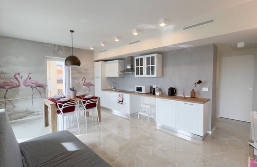 Chioggia Apartment | Seafront Modern Farmont Flamingo Suite