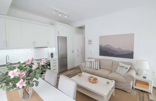 Akrogialion Apartment | Seafront Pouletis Family Enchanting Gem with pool