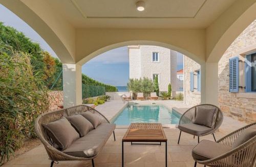 Dobropoljana Villa | Seafront Villa Adriatica with pool