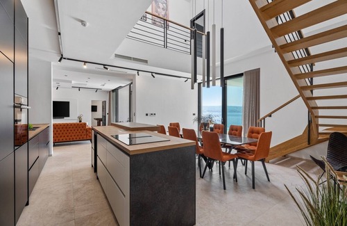 Omis Villa | Seafront Villa Kiara with 5 en-suite bedrooms in Omiš