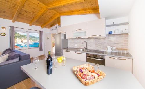 Komiza Apartment | Seahouse Komiža