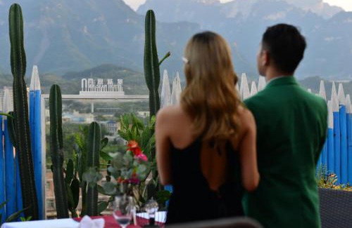 Yongding Hotel | Sean Castle Resort Inn -Zhangjiajie Tianmenshan Cableway Branch-Free hotel to Tianmenshan cableway entrance service