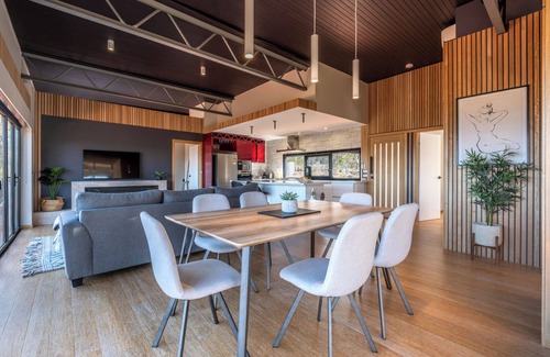 Swansea Apartment | Searene ~ A truly enchanting retreat!