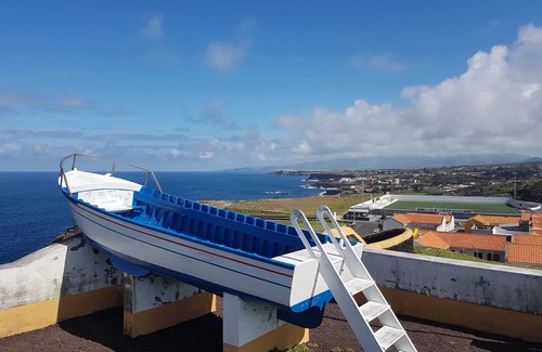 Capelas House | 🌊Seaside Azores Villa 🏡with natural pool, terrace & barbecue