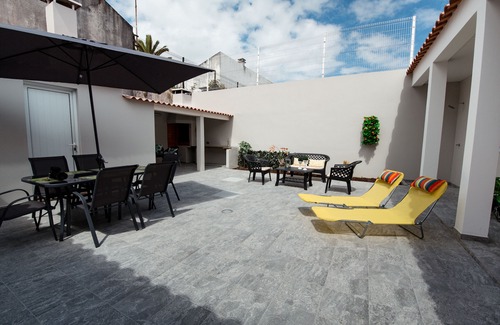 Capelas House | 🌊Seaside Azores Villa 🏡with natural pool, terrace & barbecue