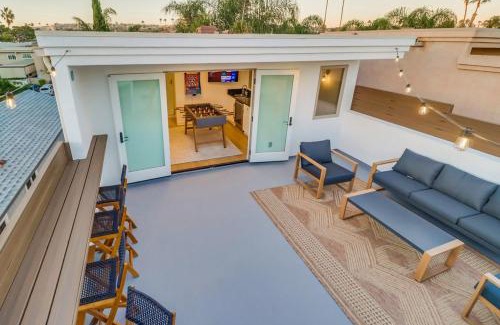 Crown Point House | Seaside Chic - Near Beach; Spa; Game Room; Rooftop