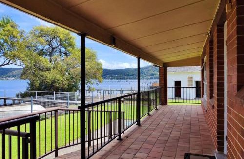 Tascott House | Seaside Cottage with Jetty