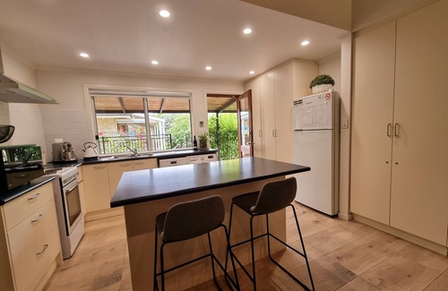 Brownlow Ki House | Seaside Garden Cottages: The Cottage & The Studio up to 5 Bedrooms, 3 Bathrooms