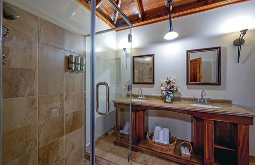 Negril Hotel | Seaside Handcrafted Stone Cottage in Negril